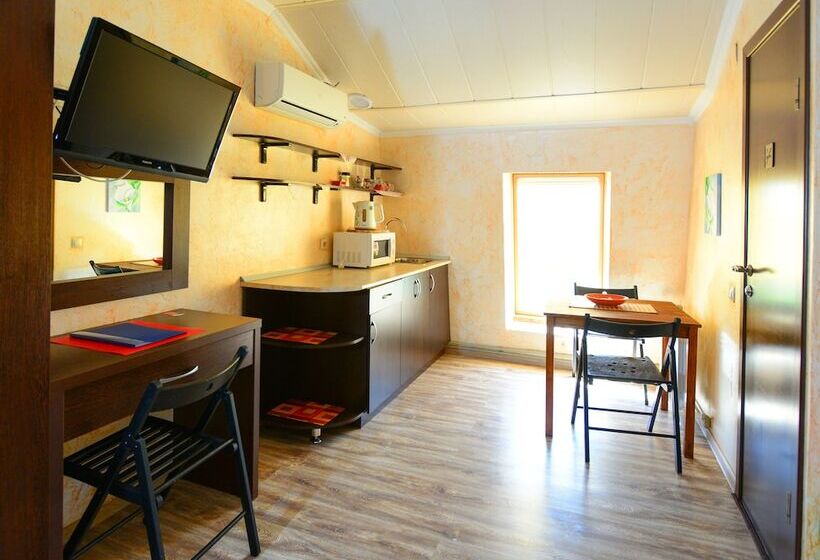 패밀리 스튜디오, Irena