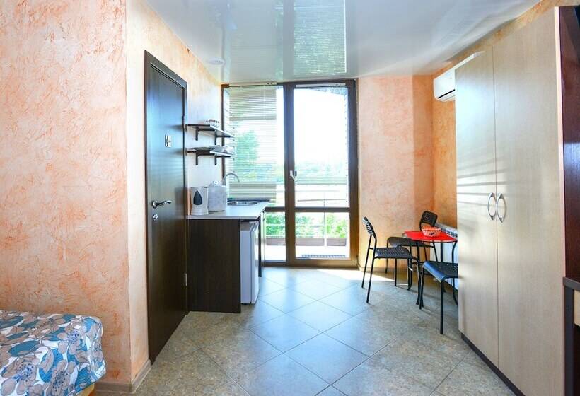 디럭스 스튜디오, Irena