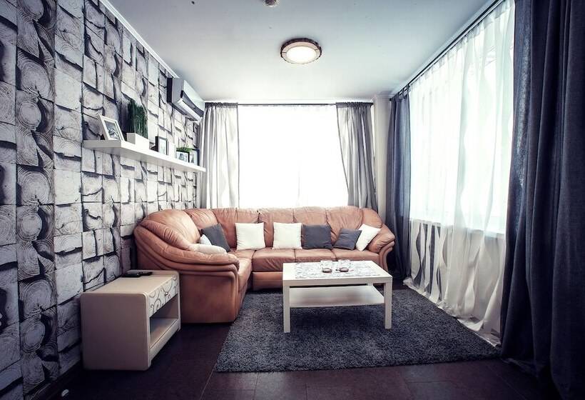 سوییت لوکس, Park Hotel Shishka