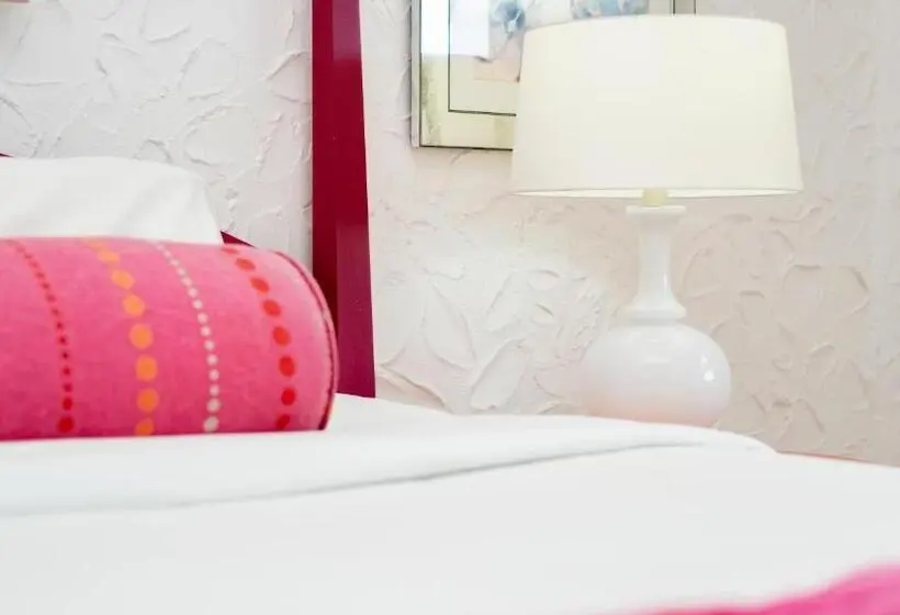 سوییت, Mount Cinnamon Beach Resort