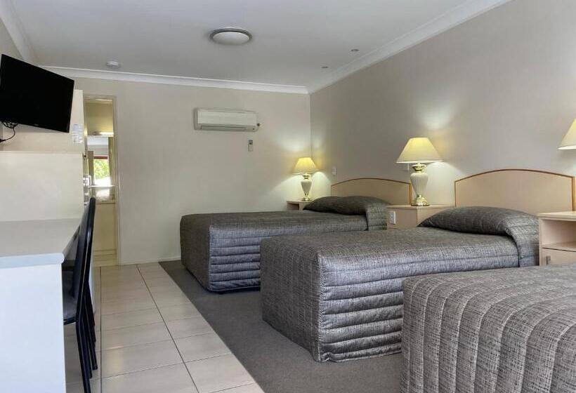 חדר משפחתי, Crows Nest Motel