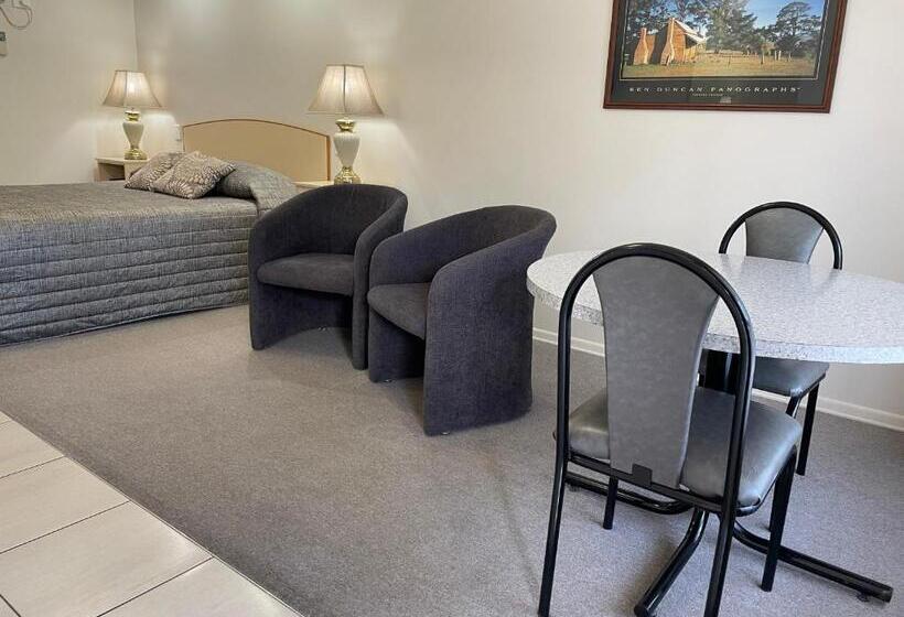 Номер Стандарт, Crows Nest Motel