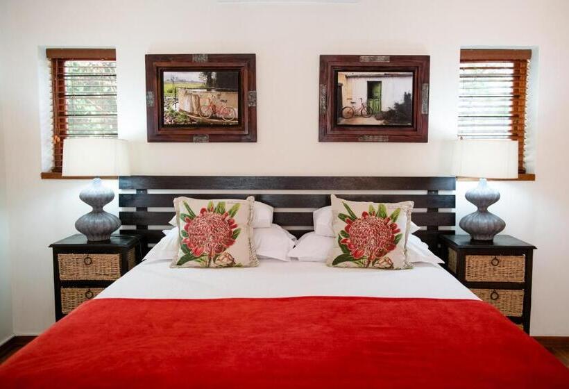 Семейный Номер, 37 On Charles