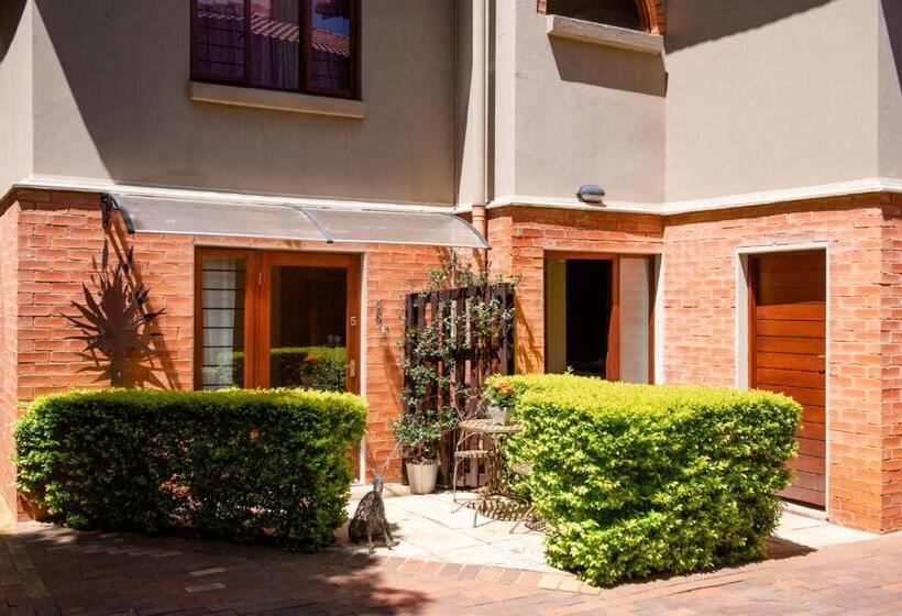 Family Suite, 37 On Charles