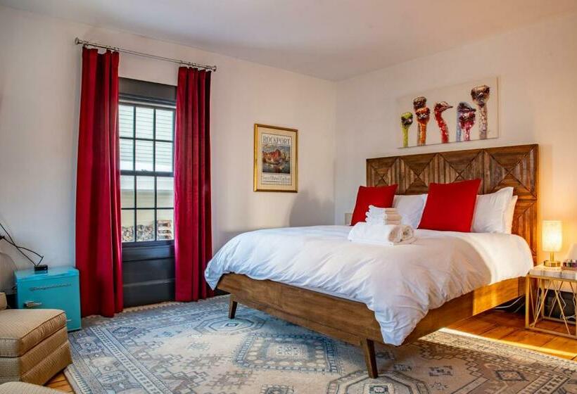 غرفة ديلوكس, Addison Choate