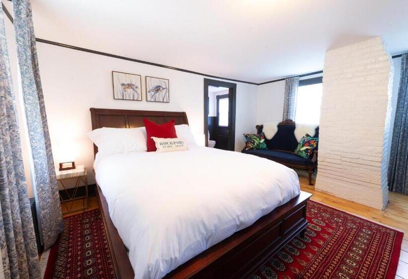 غرفة ديلوكس, Addison Choate