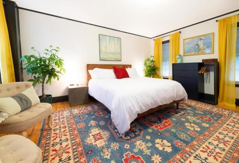 غرفة ديلوكس, Addison Choate