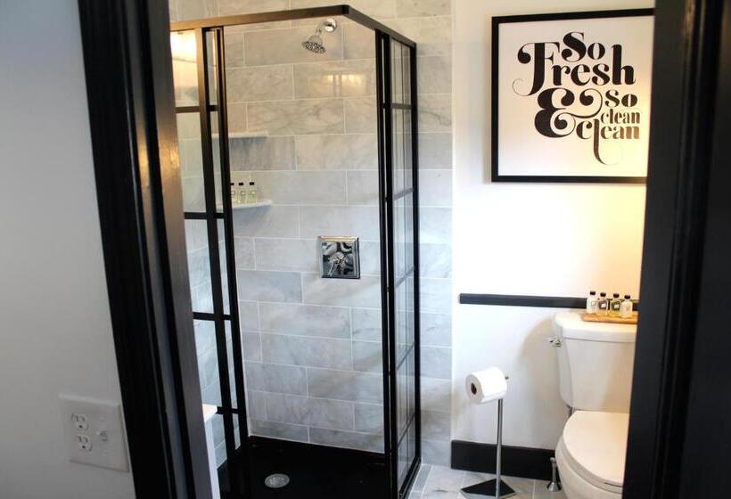 جناح سوبيريور, Addison Choate