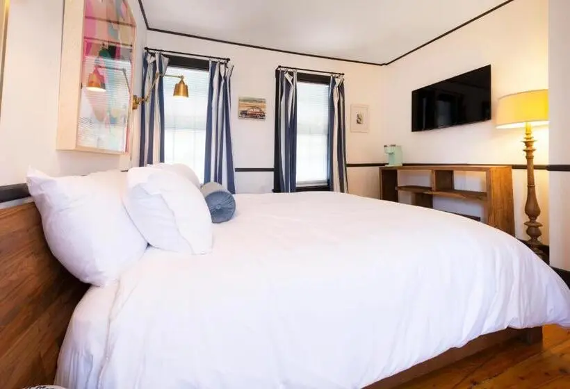スーペリアースイート, Addison Choate