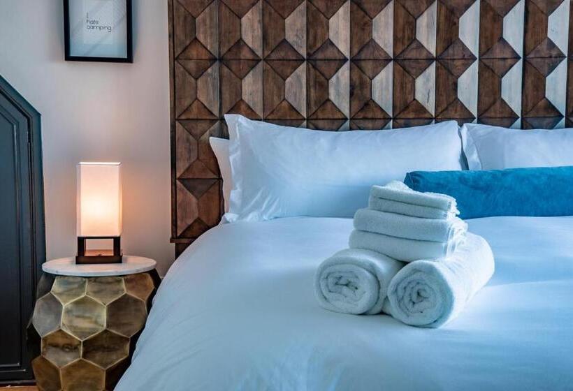 جناح سوبيريور مطل علي البحر, Addison Choate