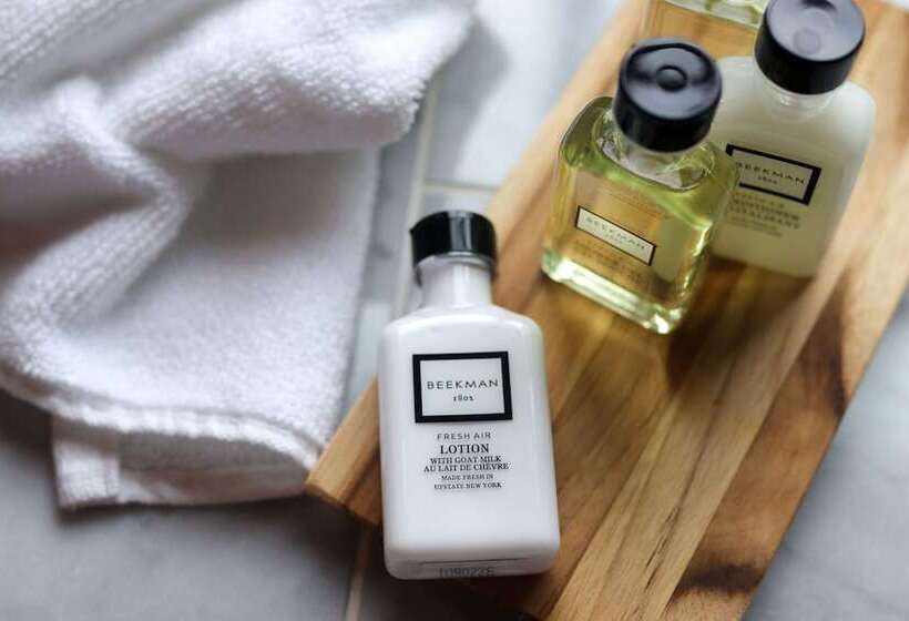 غرفة ديلوكس, Addison Choate