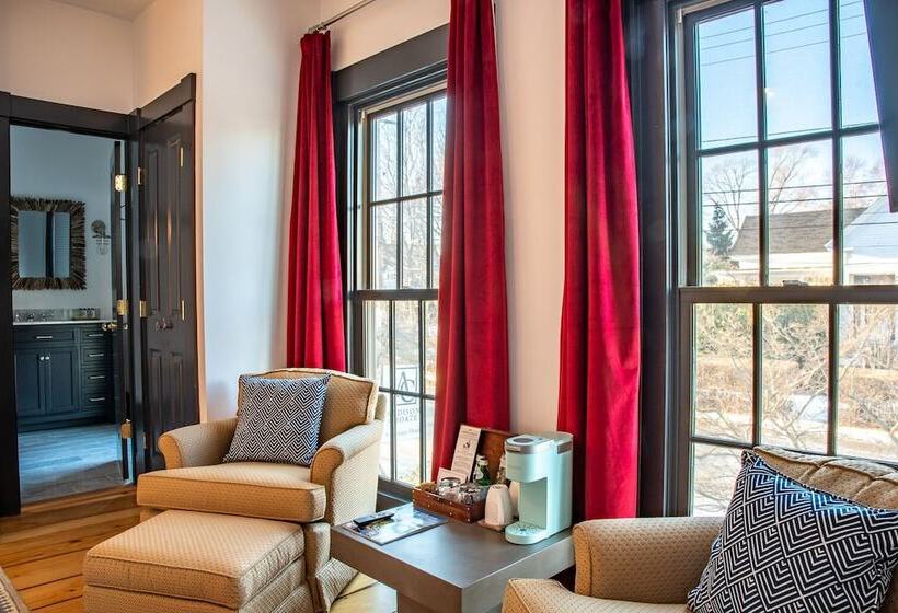 غرفة ديلوكس, Addison Choate