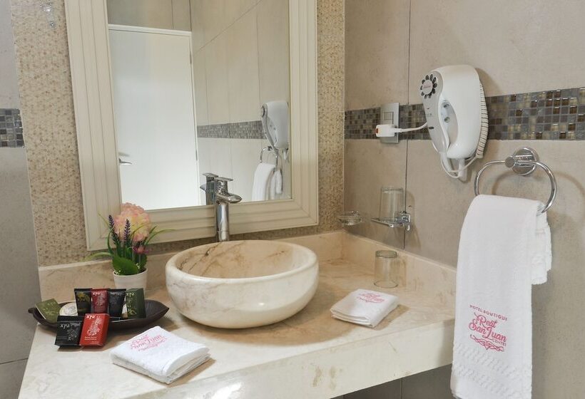 디럭스 스위트 킹 침대, Boutique Real San Juan Center