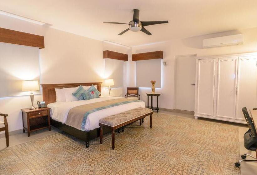 패밀리 스위트, Boutique Real San Juan Center