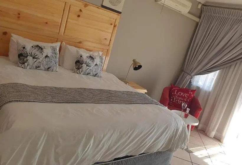 キングサイズベッドのデラックスルーム, Emoyeni Guest House