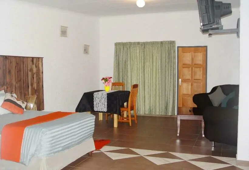 کلبه ییلاقی, Esther's Lodge