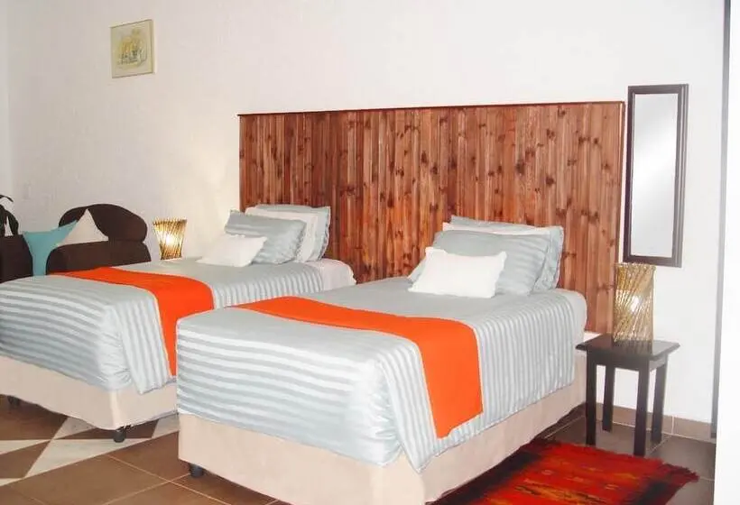 اتاق خانوادگی, Esther's Lodge