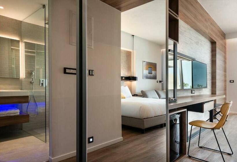 غرفة  كلاسيكية مطلة على حمام السباحة, Euphoria Resort  All Inclusive