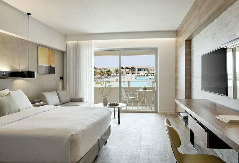 غرفة  كلاسيكية مطلة على حمام السباحة, Euphoria Resort  All Inclusive