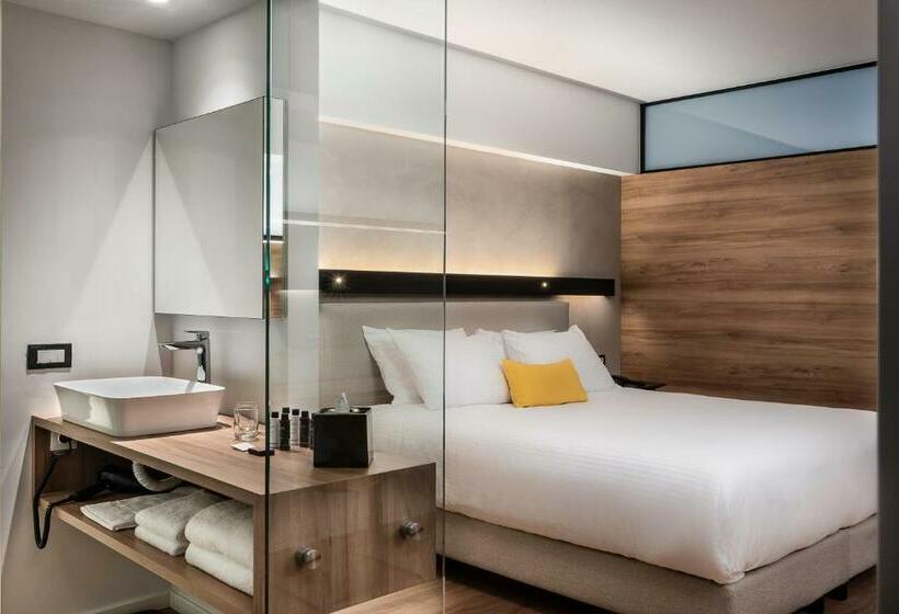 جناح جونيور مطلّ علي حمام السباحة, Euphoria Resort  All Inclusive