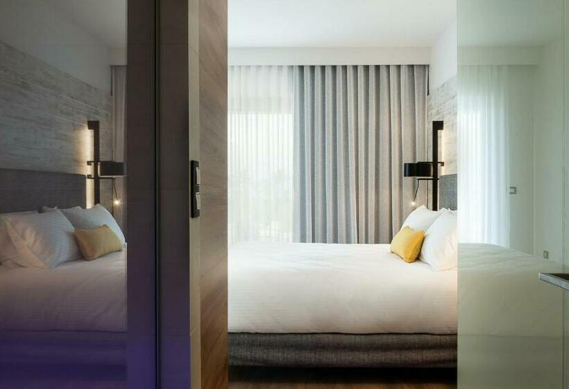 جناح جونيور مطلّ علي حمام السباحة, Euphoria Resort  All Inclusive