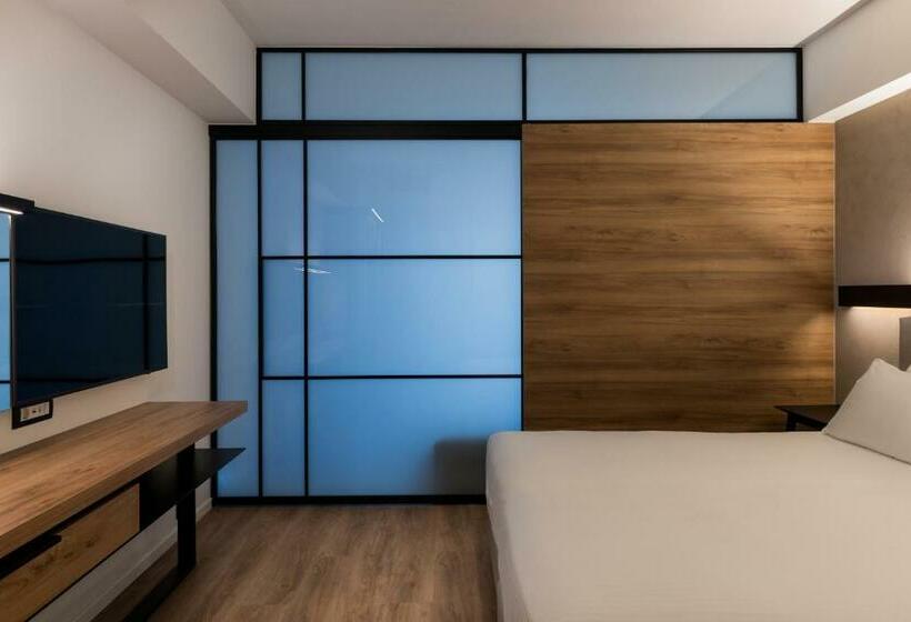 جناح جونيور مطلّ علي حمام السباحة, Euphoria Resort  All Inclusive