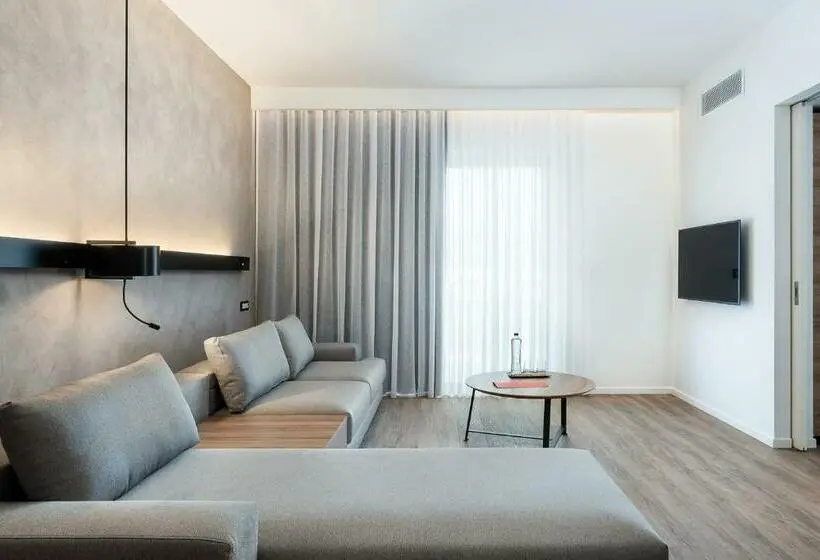 Sviitti Allasnäkymä, Euphoria Resort  All Inclusive