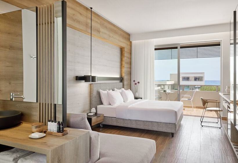 غرفة  كلاسيكية مطلة على حمام السباحة, Euphoria Resort  All Inclusive