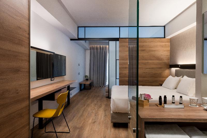 جناح جونيور مطلّ علي حمام السباحة, Euphoria Resort  All Inclusive