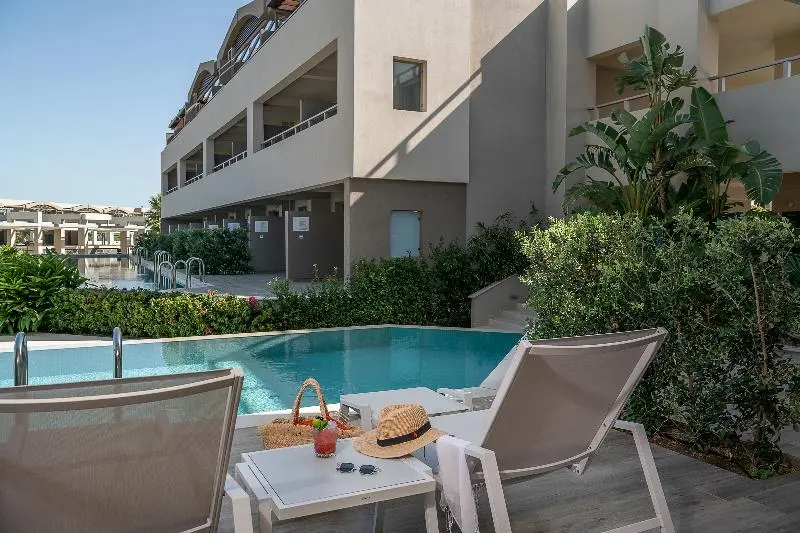 Sviitti Allasnäkymä, Euphoria Resort  All Inclusive