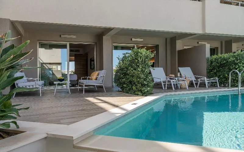 Sviitti Allasnäkymä, Euphoria Resort  All Inclusive