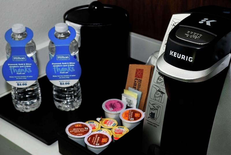 חדר סטנדרט עם מיטת קינג, Hilton Garden Inn Dallas  At Hurst Conference Center