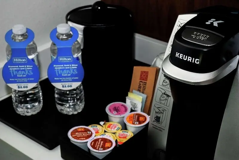 キングサイズベッドのスタンダードルーム, Hilton Garden Inn Dallas  At Hurst Conference Center