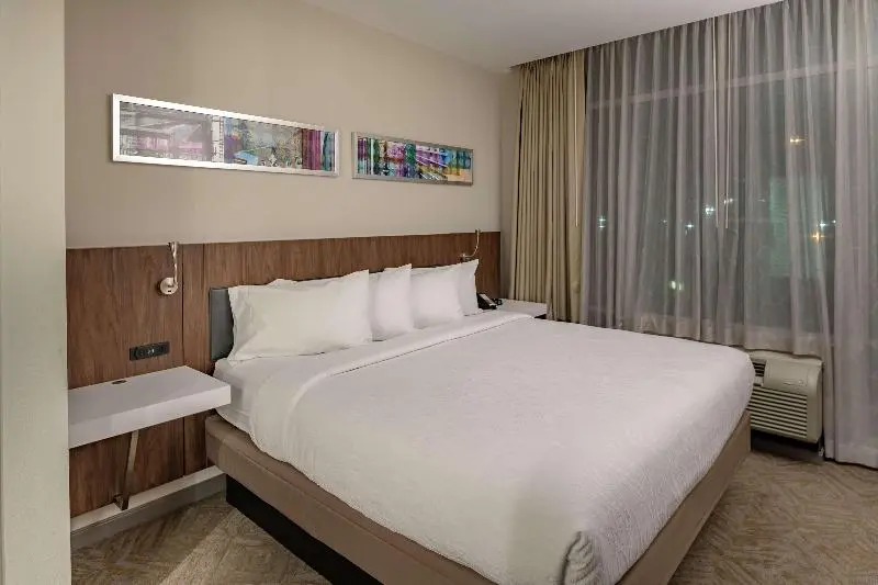 キングサイズベッドのスイートルーム, Hilton Garden Inn Dallas  At Hurst Conference Center