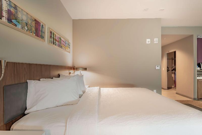 חדר סטנדרט עם מיטת קינג, Hilton Garden Inn Dallas  At Hurst Conference Center