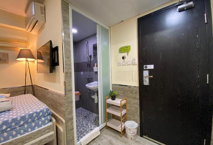 اتاق کلاسیک چهارنفره, Hong Kong Hostel