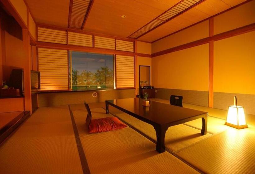 اتاق استاندارد سه نفره, Kaminoyu Onsen