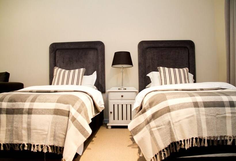 Семейный Номер, Nuwerus Lodge Paarl