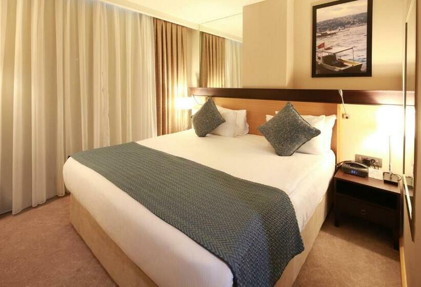 اتاق خانوادگی تودرتو, Port Bosphorus