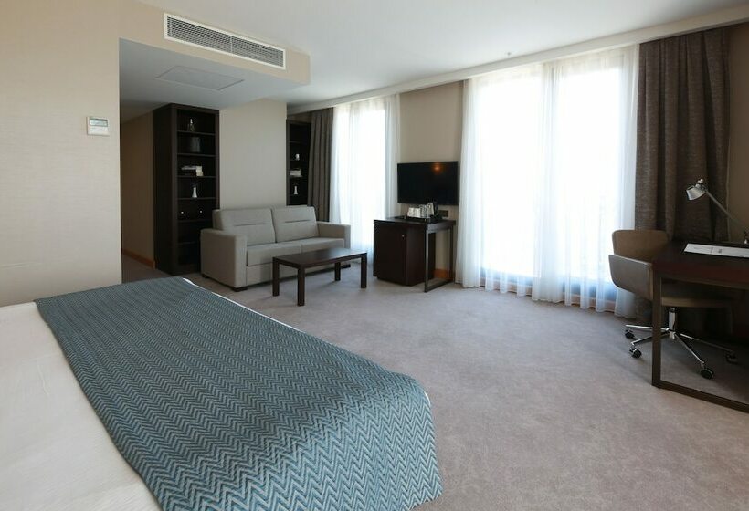 اتاق لوکس, Port Bosphorus