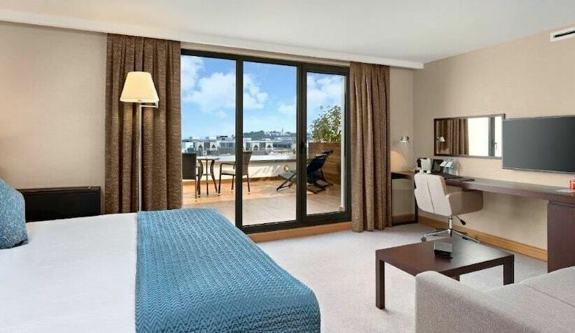 Deluxe Room with Terrace, Port Bosphorus