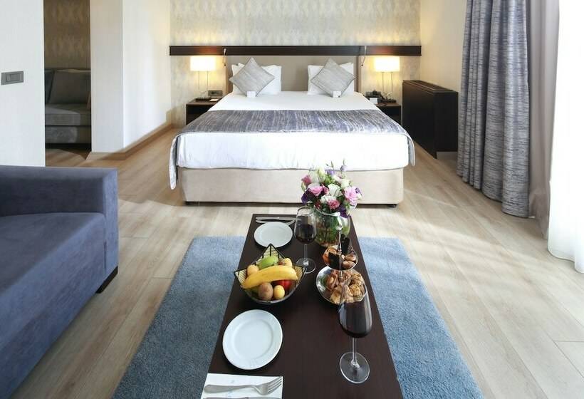 Deluxe Room with Terrace, Port Bosphorus