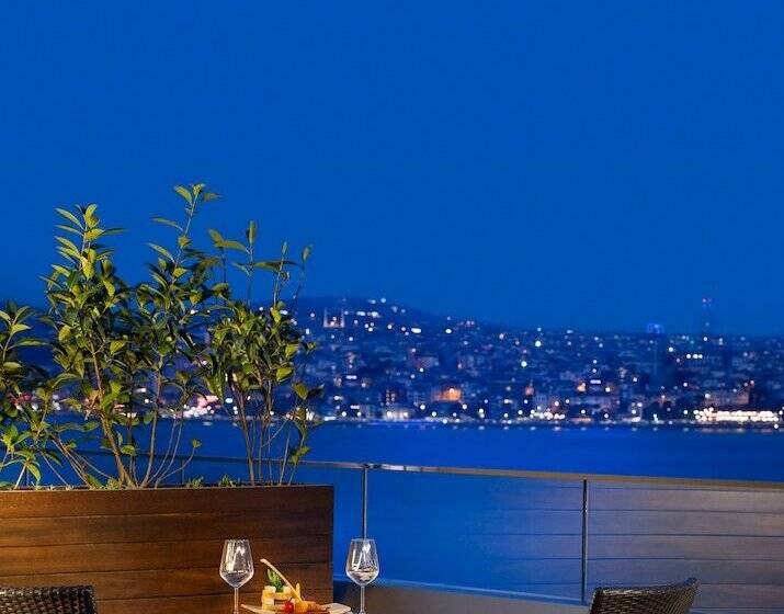 اتاق لوکس با تراس, Port Bosphorus