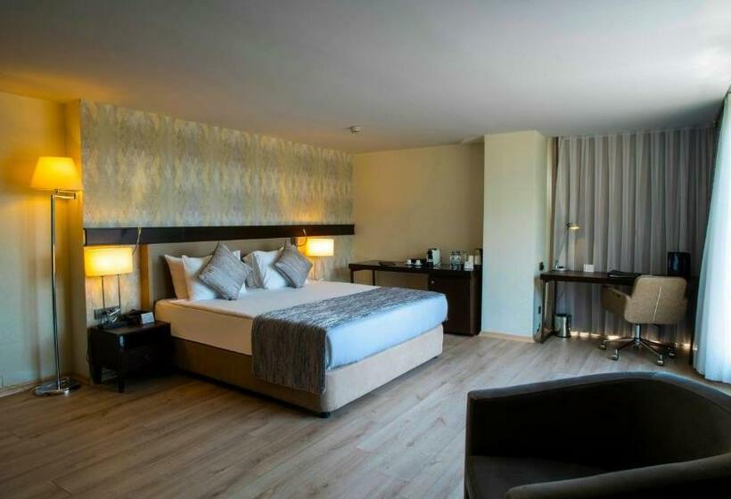 Suite with Terrace, Port Bosphorus