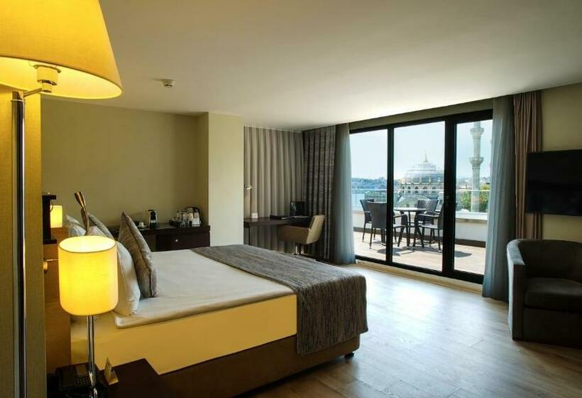 Suite with Terrace, Port Bosphorus