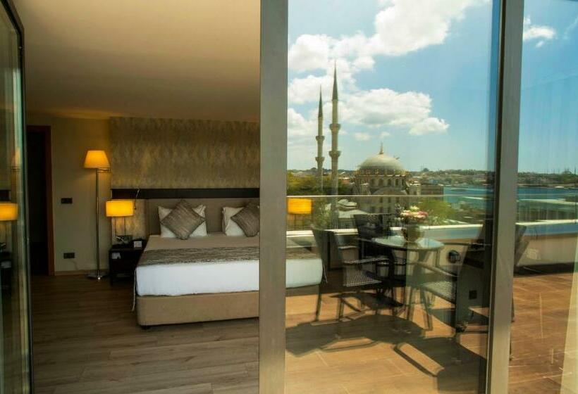テラス付スイート, Port Bosphorus