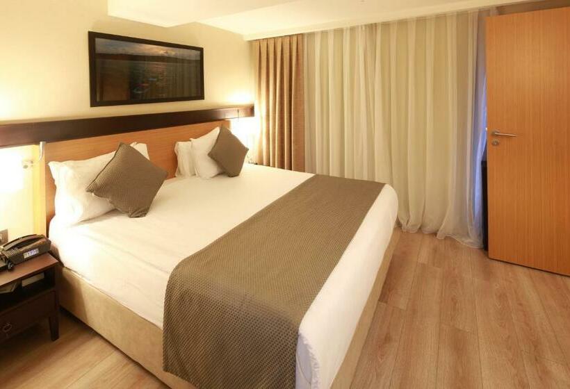 Economy Room, Port Bosphorus