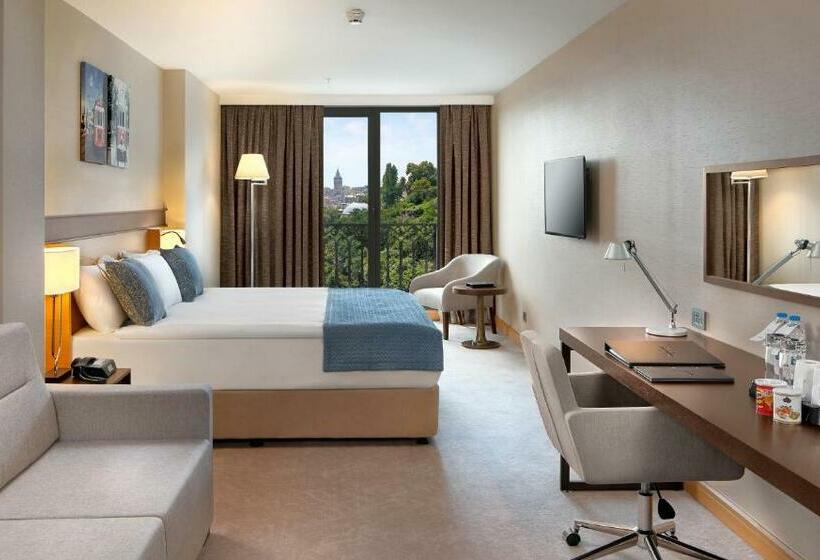 Deluxe Room Side Sea View, Port Bosphorus