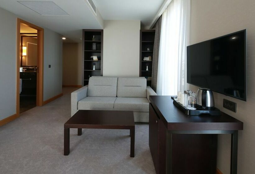 Deluxe Room Side Sea View, Port Bosphorus