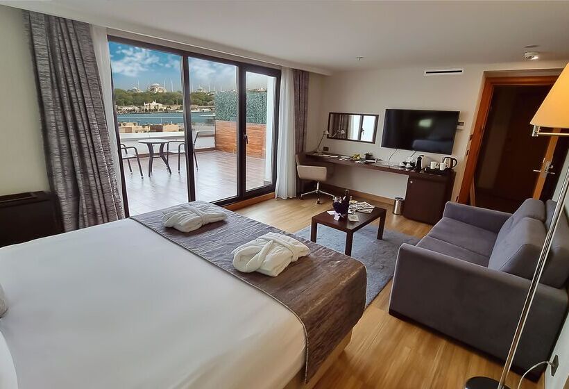 اتاق لوکس با تراس, Port Bosphorus